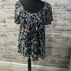 Large APT Blouse in size Large